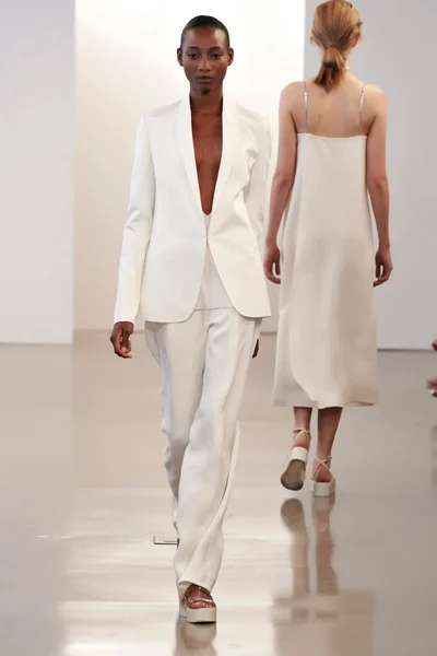 Look 16